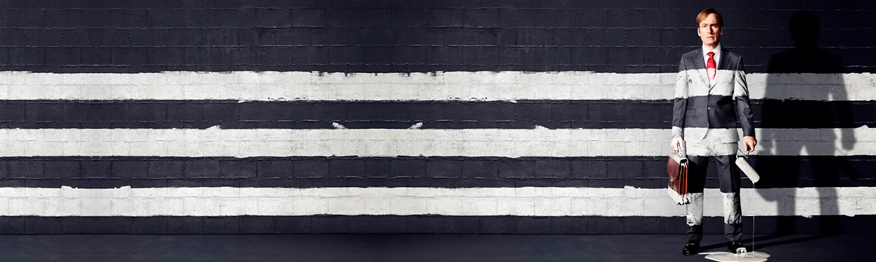Постер третьего сезона Лучше звоните Солу с изображением Сола Гудмана, стоящего перед стеной с пешеходной разметкой, в схожей с ней одежде